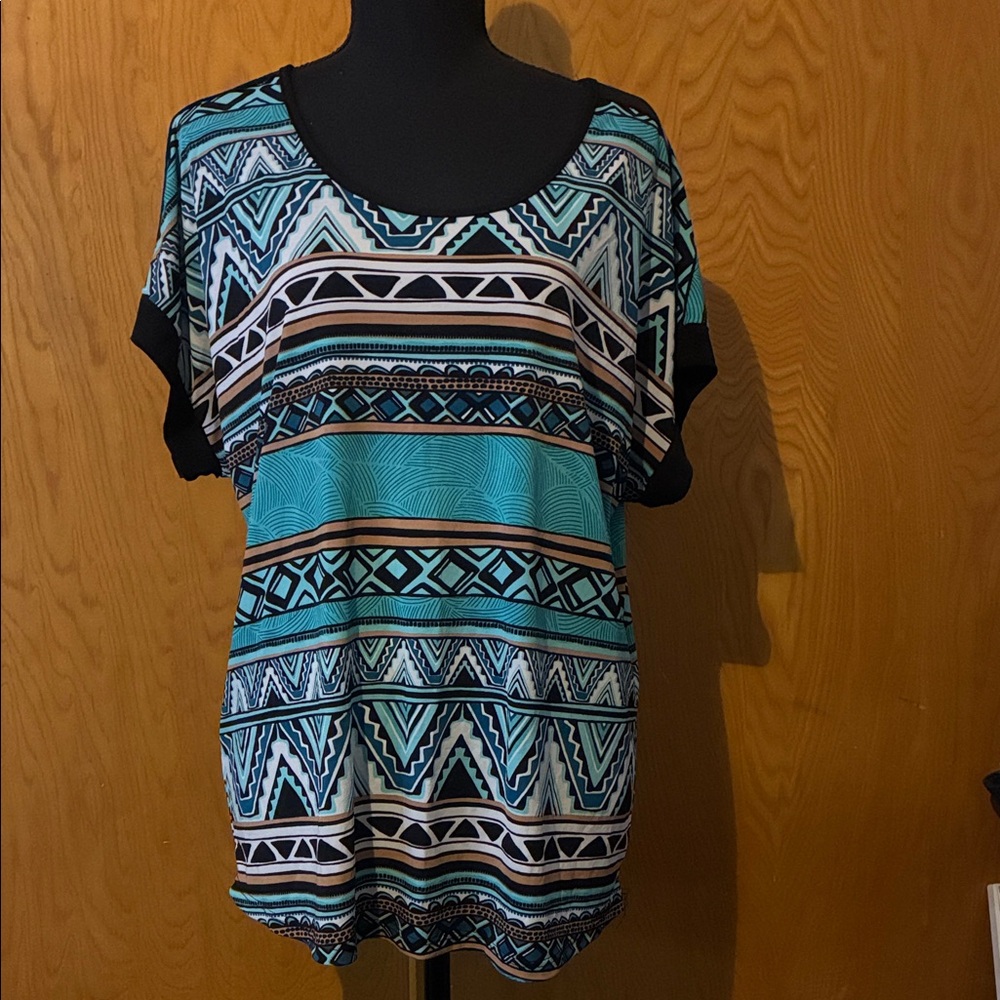 🎉SALE 🎉$15 or 3 for $30🎉Carol Rose Teal and Black Geometric Short Sleeve Top